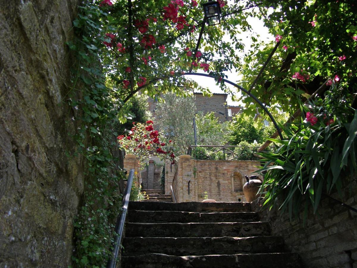 La Rosa Scarlatta Monterubbiano מראה חיצוני תמונה